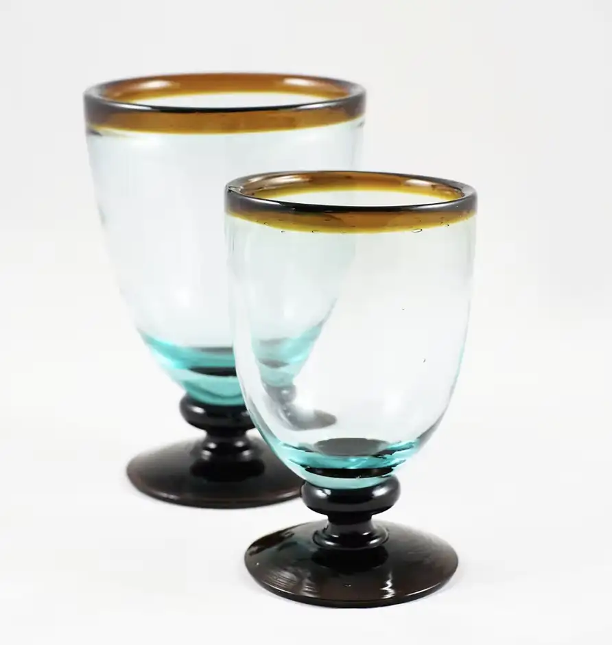 Verre à pieds soufflé