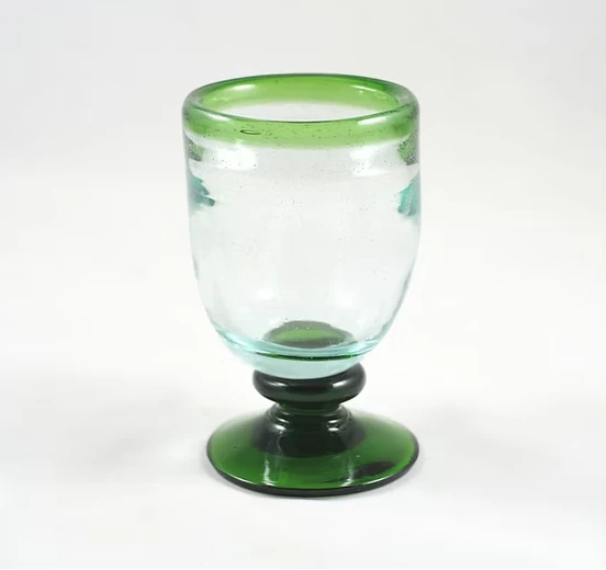 Verre à pieds soufflé
