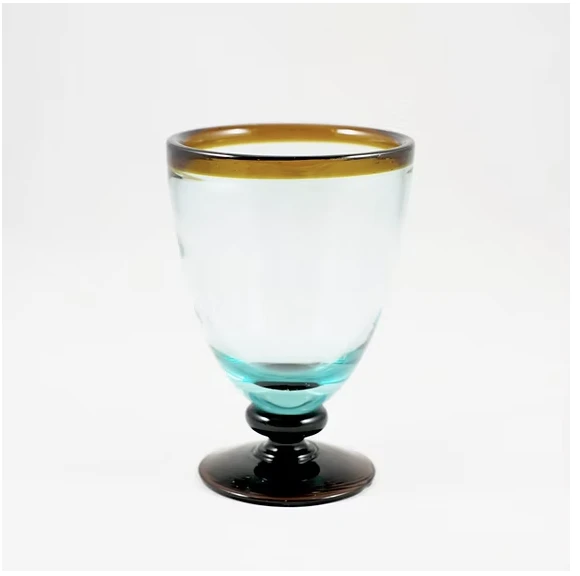Verre à pieds soufflé